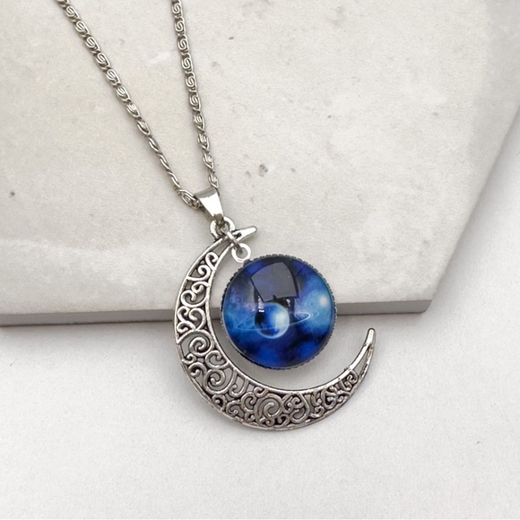 Jewelry - Moon and planet necklace